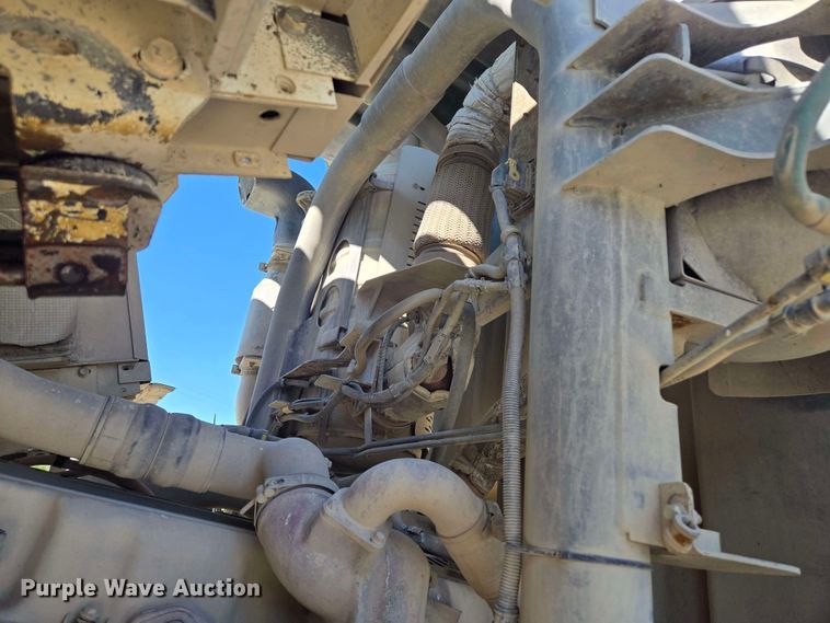 image for item EM7263 2014 Mack MRU613 refuse truck