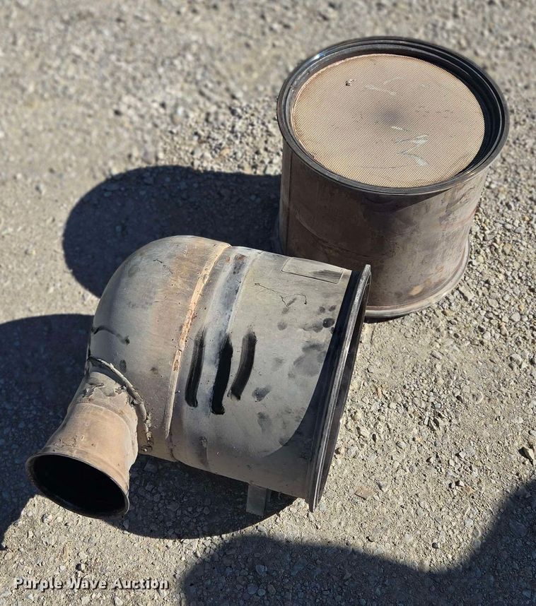 image for item EM7263 2014 Mack MRU613 refuse truck