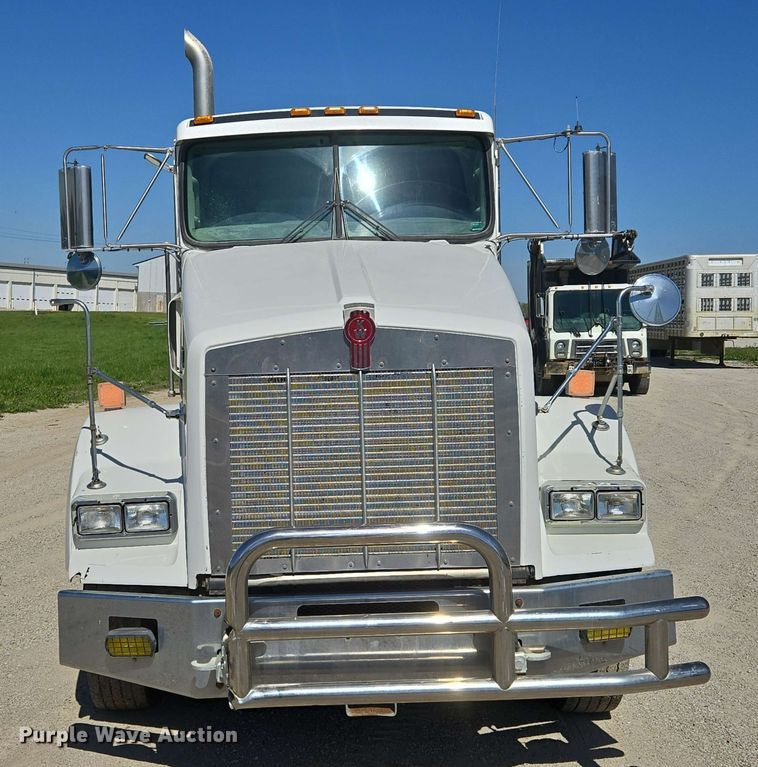 image for item EM7264 2012 Kenworth T800 semi truck
