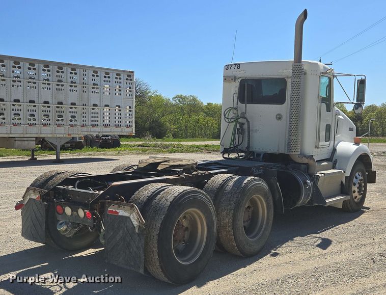 image for item EM7264 2012 Kenworth T800 semi truck