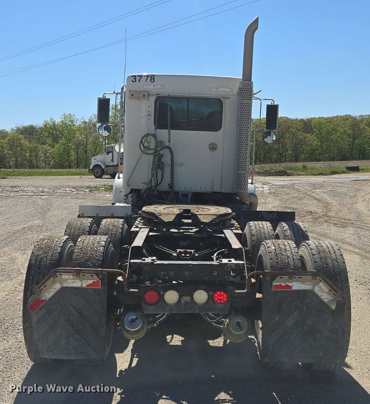 image for item EM7264 2012 Kenworth T800 semi truck