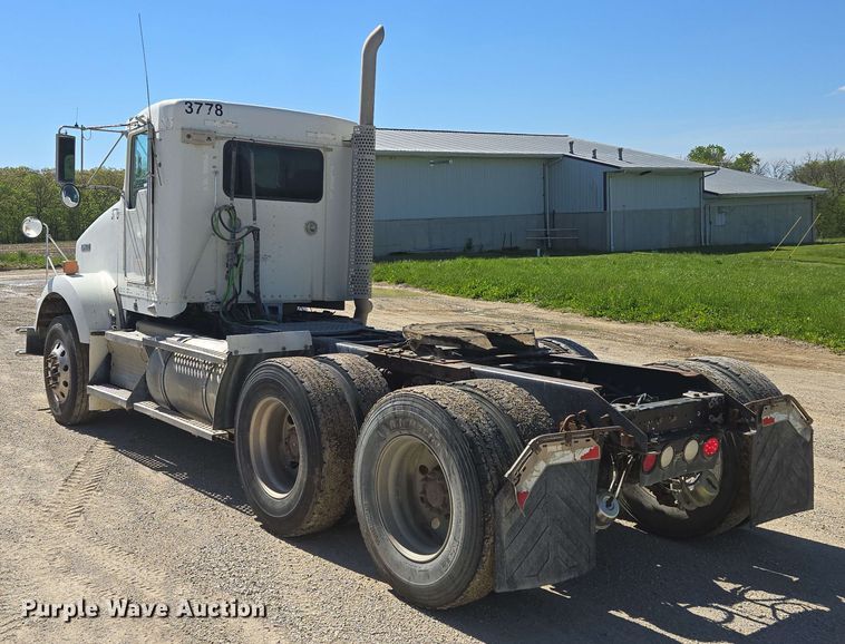 image for item EM7264 2012 Kenworth T800 semi truck