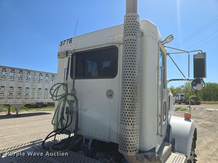 image for item EM7264 2012 Kenworth T800 semi truck