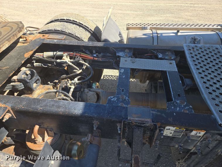 image for item EM7264 2012 Kenworth T800 semi truck