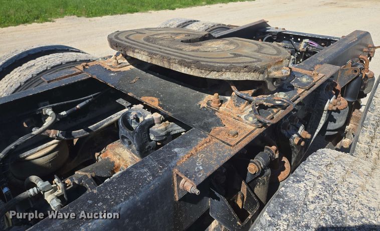 image for item EM7264 2012 Kenworth T800 semi truck