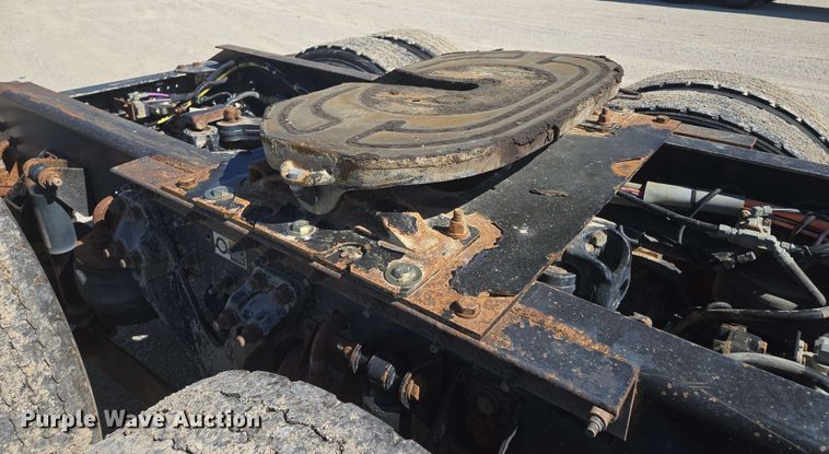 image for item EM7264 2012 Kenworth T800 semi truck