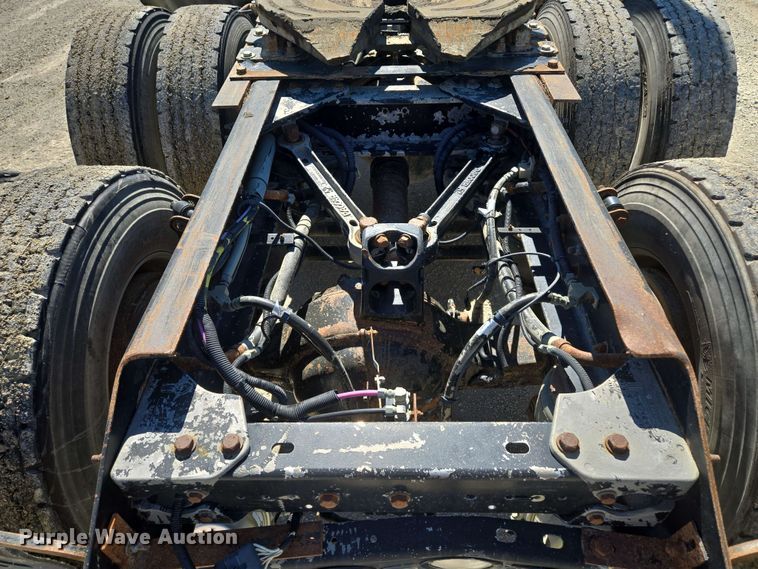 image for item EM7264 2012 Kenworth T800 semi truck