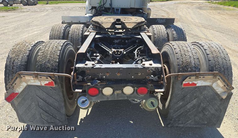 image for item EM7264 2012 Kenworth T800 semi truck