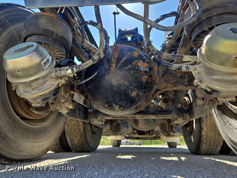 image for item EM7264 2012 Kenworth T800 semi truck