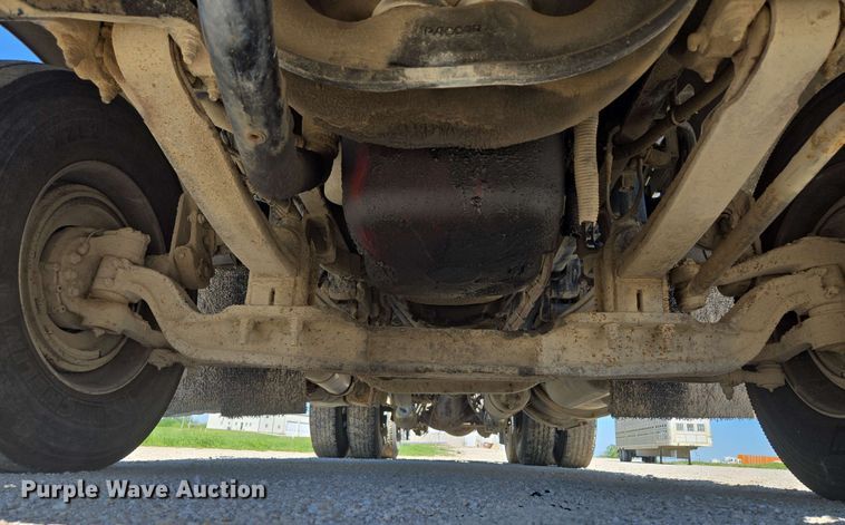 image for item EM7264 2012 Kenworth T800 semi truck