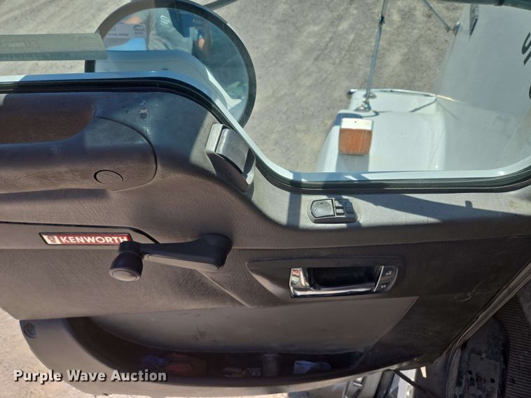 image for item EM7264 2012 Kenworth T800 semi truck