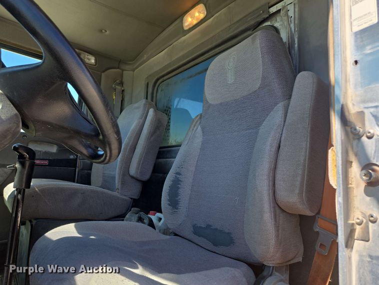 image for item EM7264 2012 Kenworth T800 semi truck