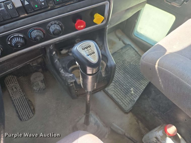 image for item EM7264 2012 Kenworth T800 semi truck