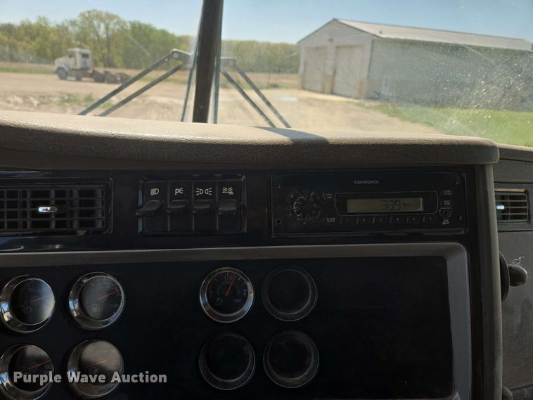 image for item EM7264 2012 Kenworth T800 semi truck