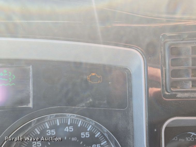 image for item EM7264 2012 Kenworth T800 semi truck