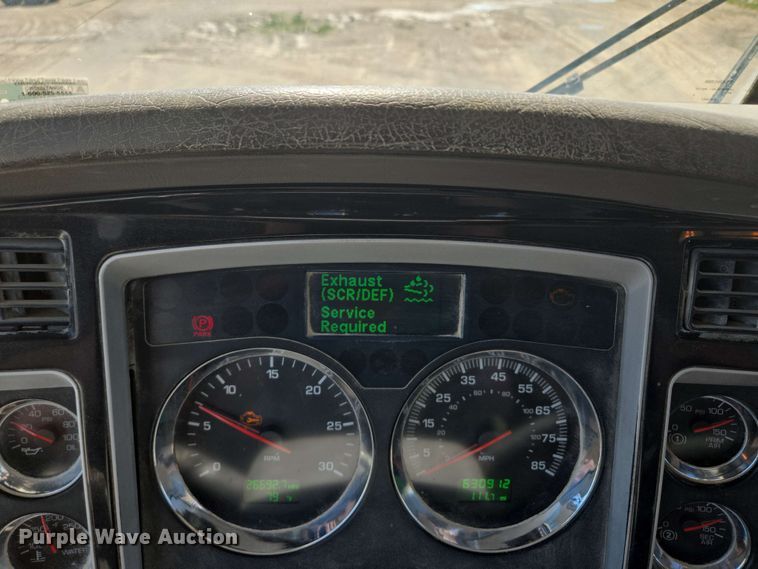 image for item EM7264 2012 Kenworth T800 semi truck