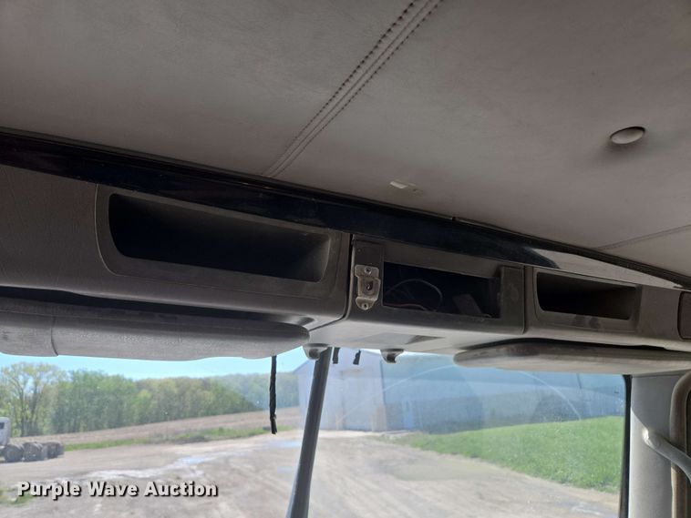 image for item EM7264 2012 Kenworth T800 semi truck