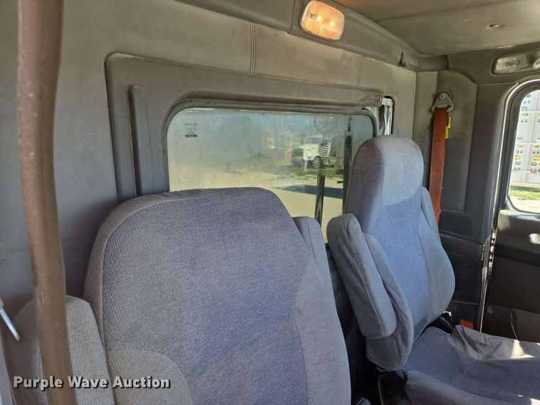 image for item EM7264 2012 Kenworth T800 semi truck