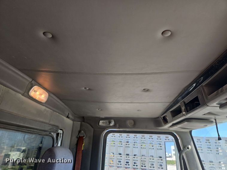 image for item EM7264 2012 Kenworth T800 semi truck