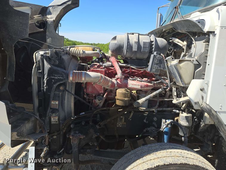 image for item EM7264 2012 Kenworth T800 semi truck