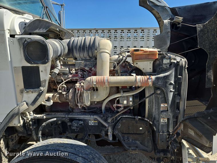 image for item EM7264 2012 Kenworth T800 semi truck