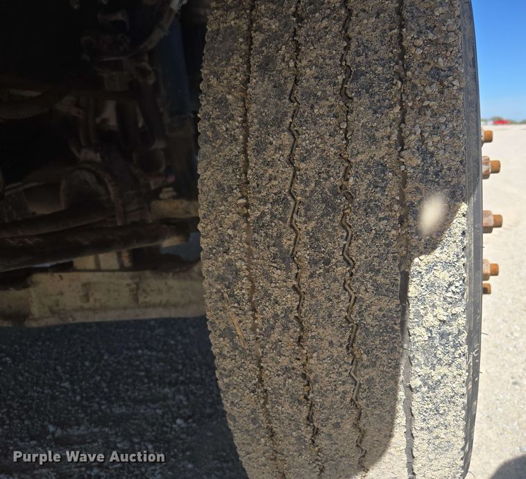 image for item EM7264 2012 Kenworth T800 semi truck