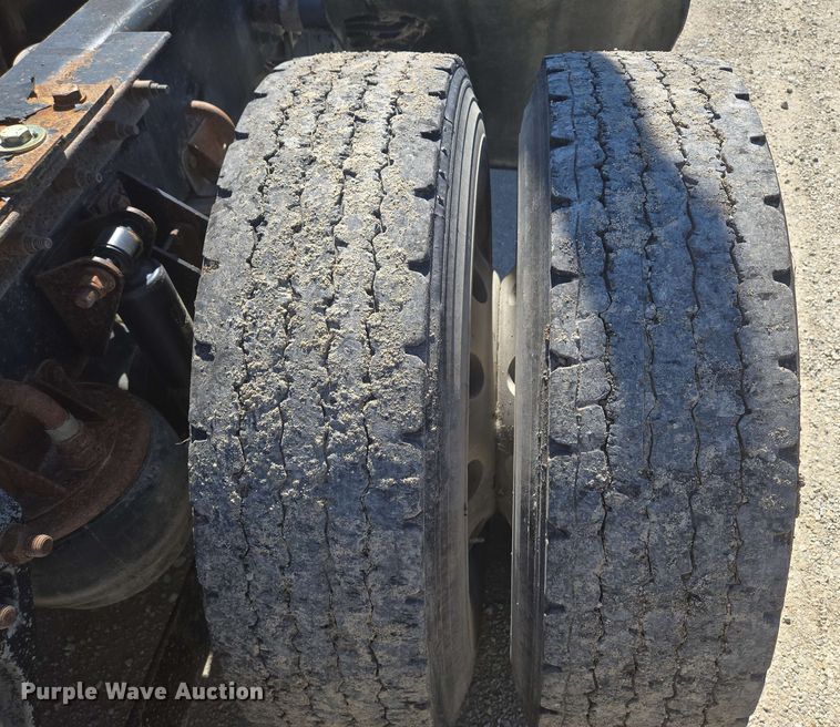 image for item EM7264 2012 Kenworth T800 semi truck