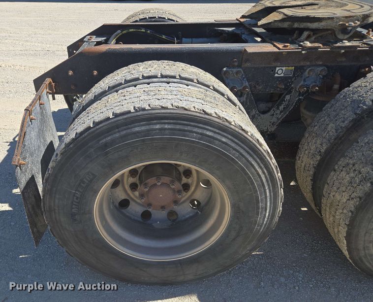 image for item EM7264 2012 Kenworth T800 semi truck