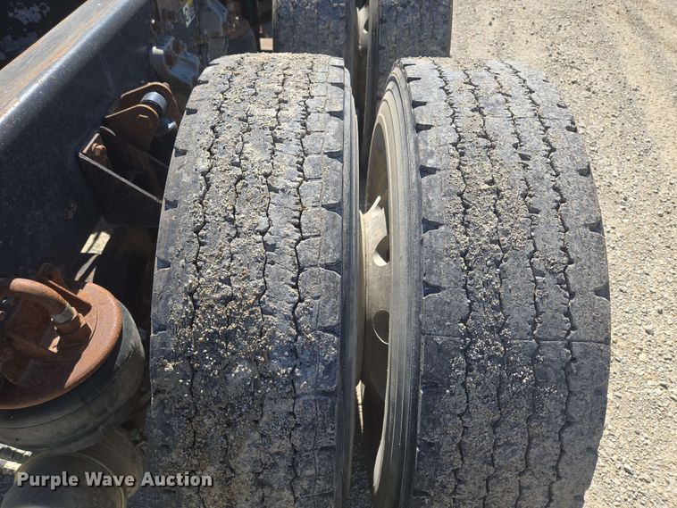 image for item EM7264 2012 Kenworth T800 semi truck