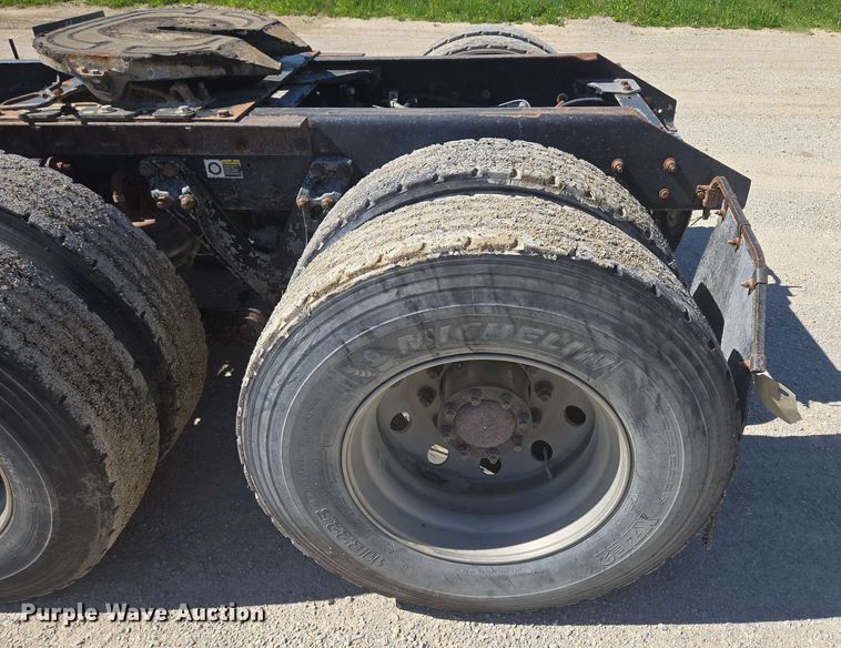 image for item EM7264 2012 Kenworth T800 semi truck