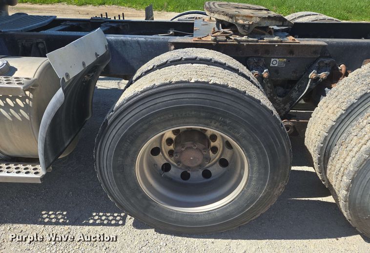 image for item EM7264 2012 Kenworth T800 semi truck