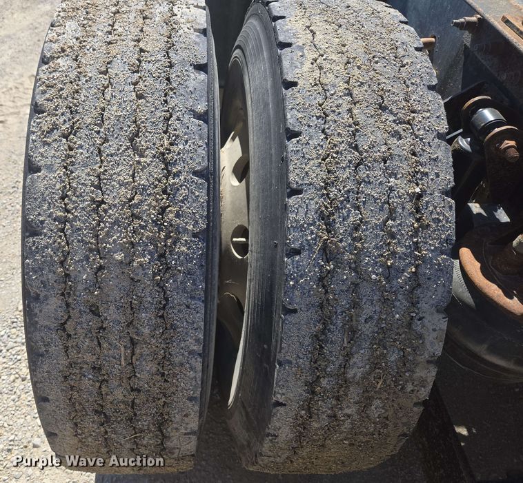 image for item EM7264 2012 Kenworth T800 semi truck