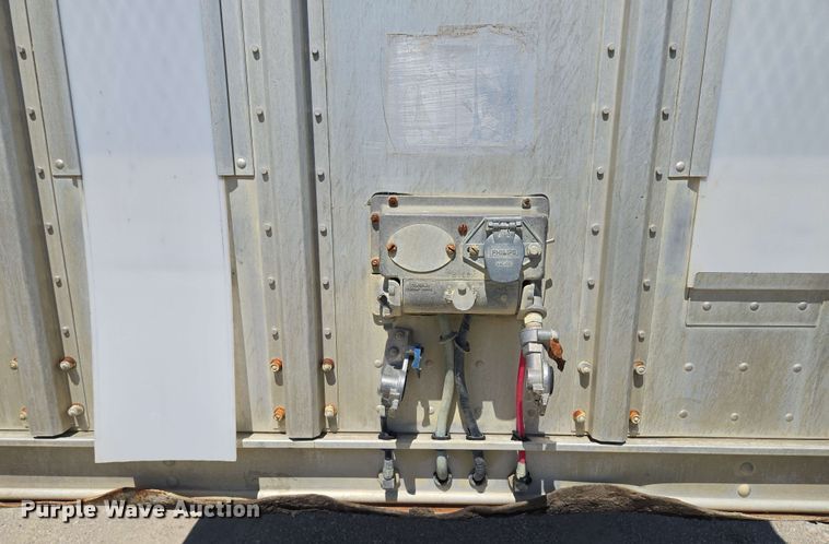 image for item EM7266 2009 Barrett livestock trailer