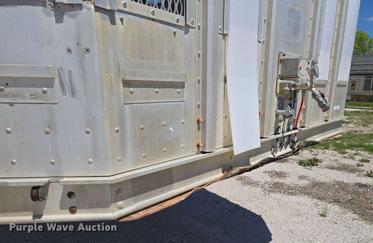 image for item EM7266 2009 Barrett livestock trailer