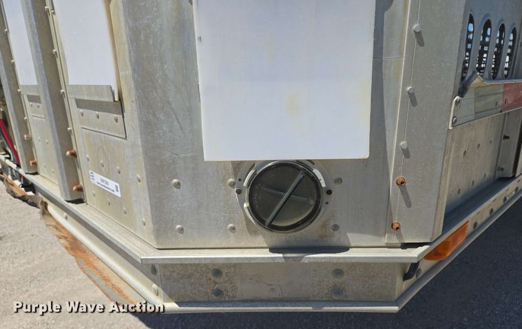 image for item EM7266 2009 Barrett livestock trailer