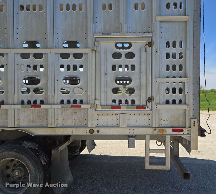 image for item EM7266 2009 Barrett livestock trailer