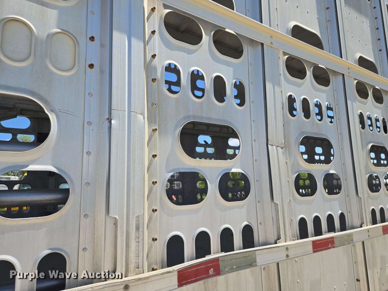image for item EM7266 2009 Barrett livestock trailer