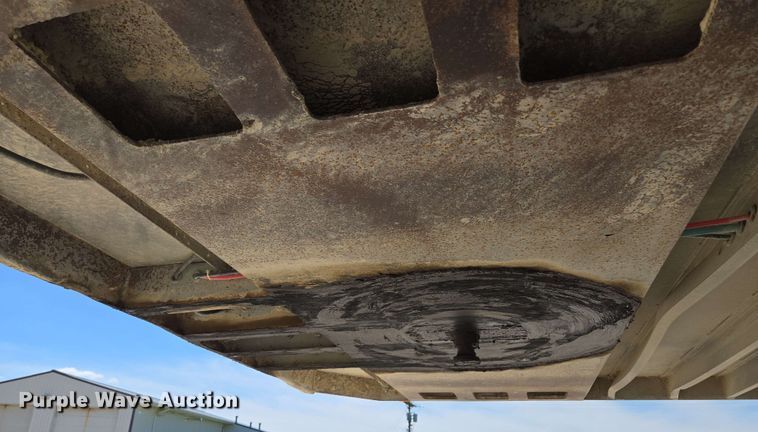 image for item EM7266 2009 Barrett livestock trailer