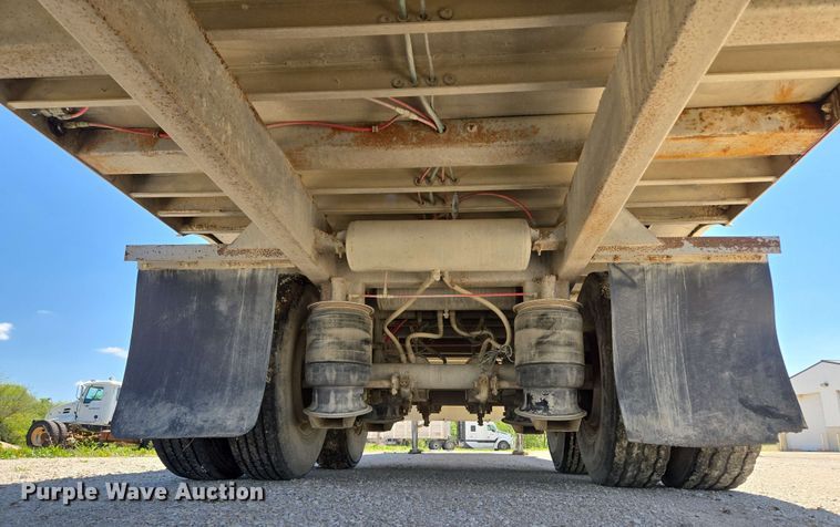 image for item EM7266 2009 Barrett livestock trailer