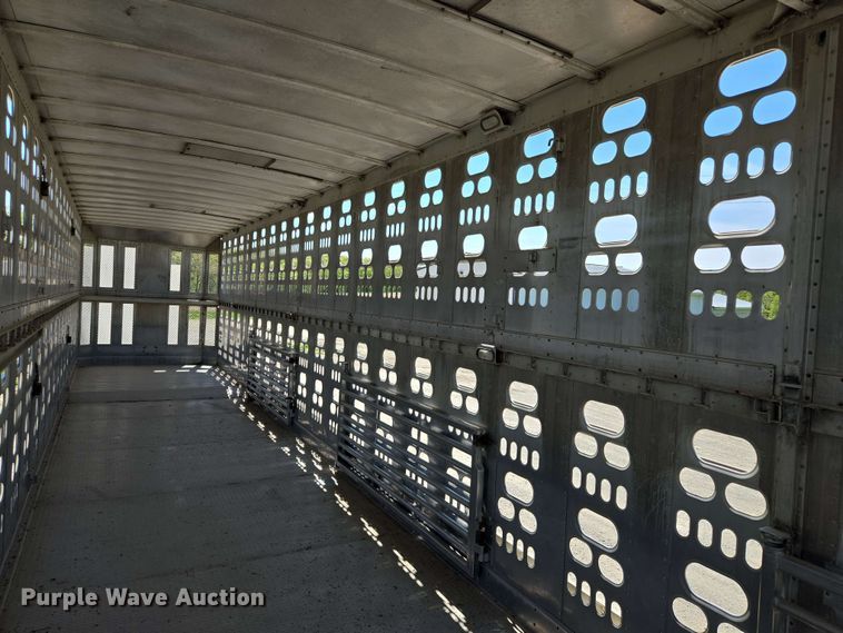 image for item EM7266 2009 Barrett livestock trailer