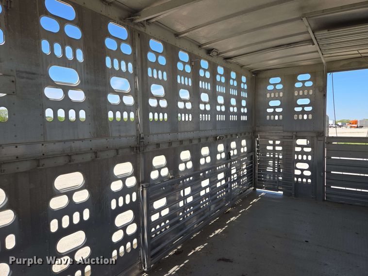 image for item EM7266 2009 Barrett livestock trailer