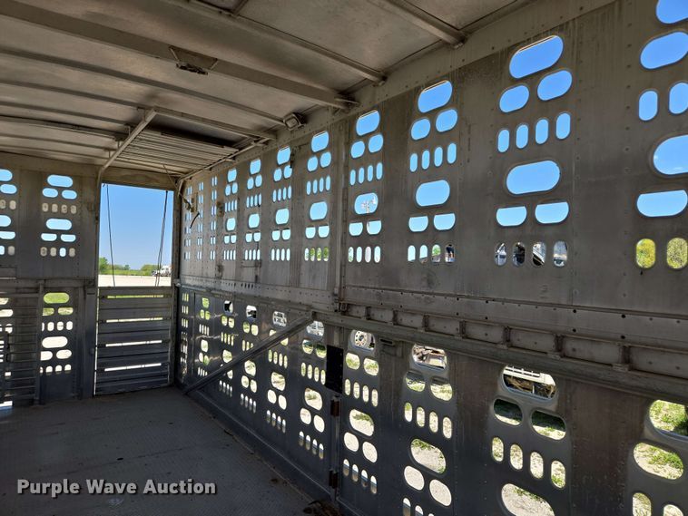 image for item EM7266 2009 Barrett livestock trailer