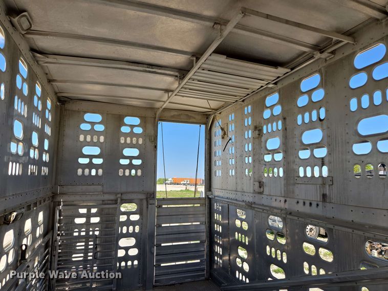 image for item EM7266 2009 Barrett livestock trailer