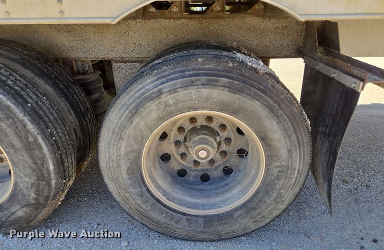 image for item EM7266 2009 Barrett livestock trailer