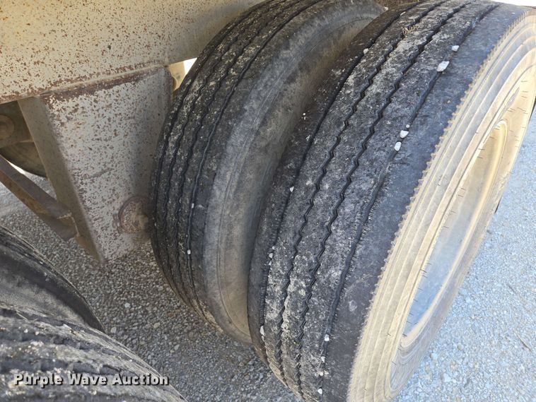 image for item EM7266 2009 Barrett livestock trailer