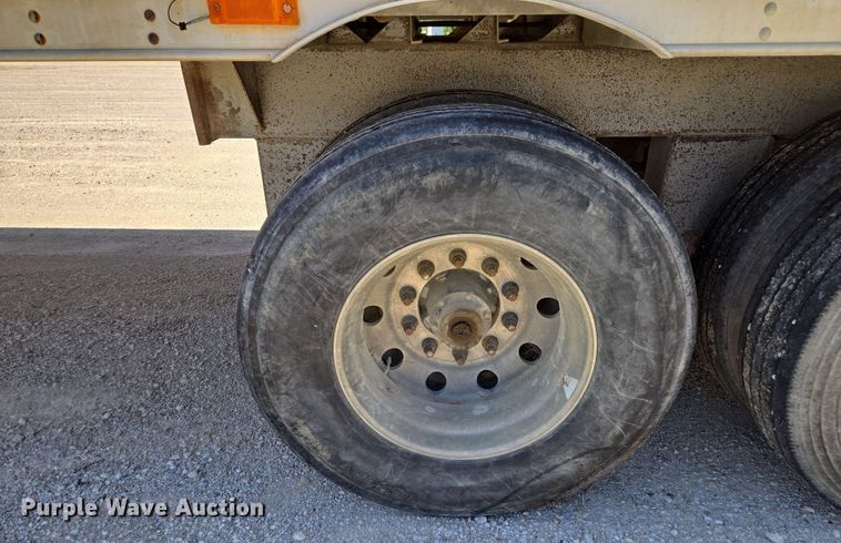 image for item EM7266 2009 Barrett livestock trailer