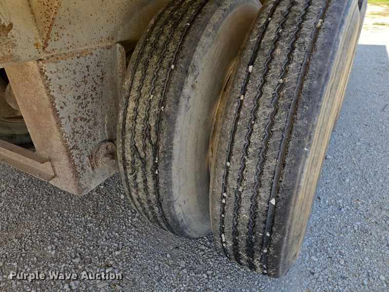 image for item EM7266 2009 Barrett livestock trailer