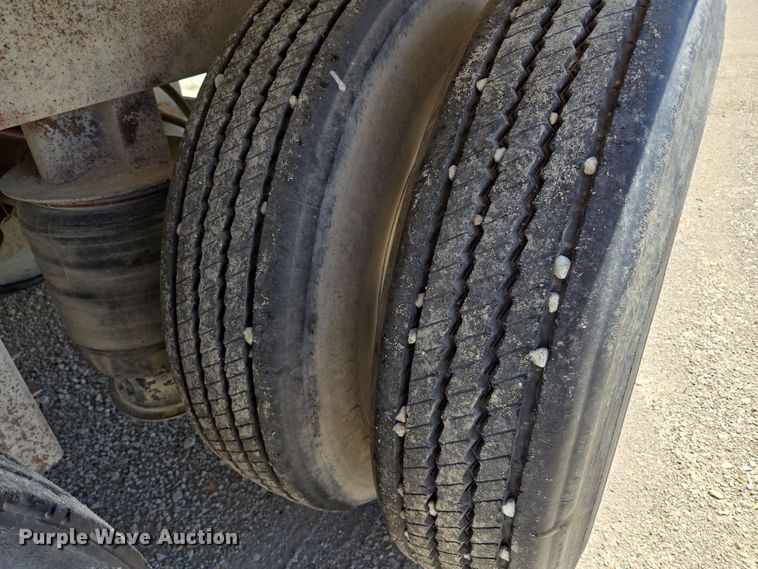 image for item EM7266 2009 Barrett livestock trailer