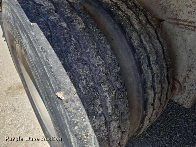 image for item EM7266 2009 Barrett livestock trailer