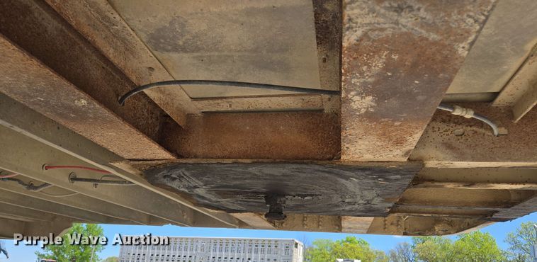 image for item EM7267 2000 Wilson livestock trailer